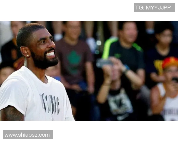 欧文与多位足球明星亲密合影展现友谊与激情的瞬间